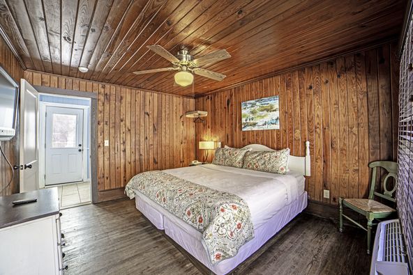 Riverside Lodge at Chimney Rock: 289 Main St, Chimney Rock, NC 28720